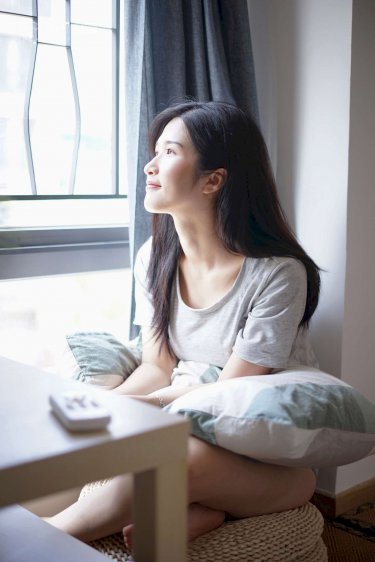 我老婆明明是天后却过于贤惠了